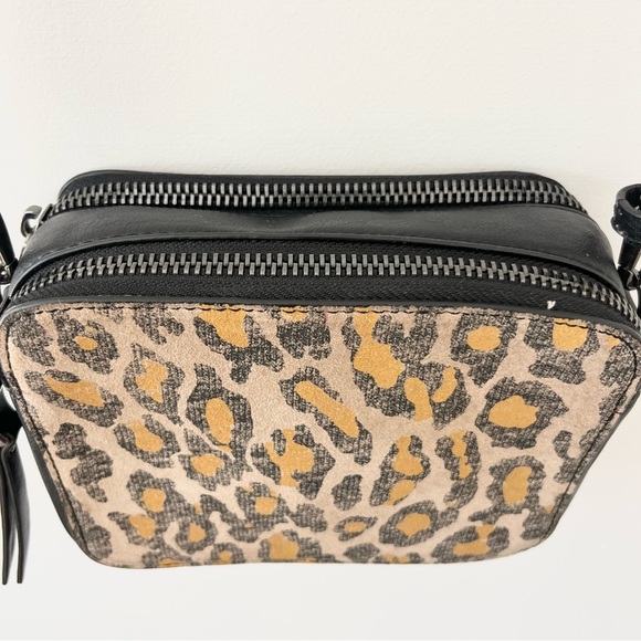 Splendid Cheetah Leopard Print Crossbody Two Compartment Purse Cute Barely Used - Picture 9 of 11
